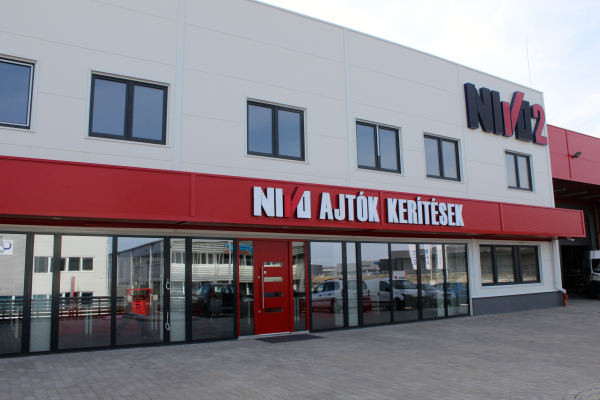 nívó biztonsági ajtó