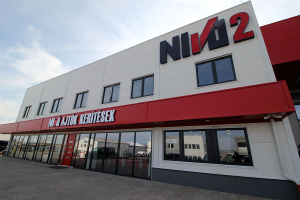 nívó biztonsági ajtó